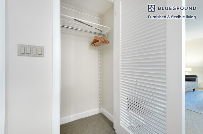 Building Photo - 425 8th St NW