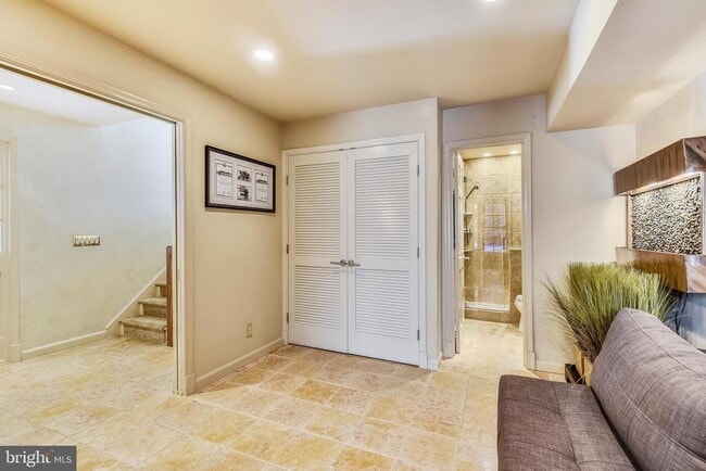 Building Photo - 317 S Union St