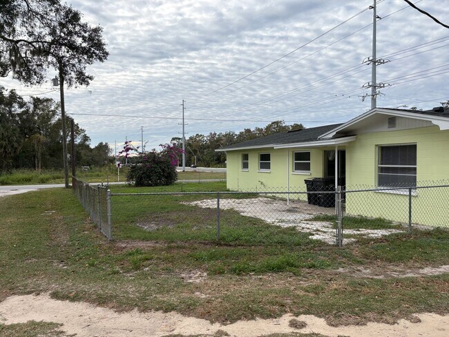 Building Photo - For Rent: 4-Bedroom Home in Lakeland