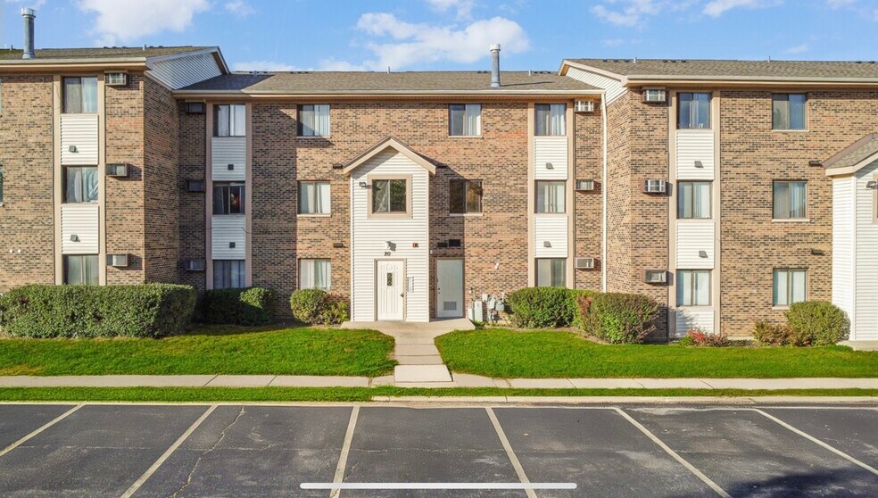 Building Photo - 17 Cedar Ct