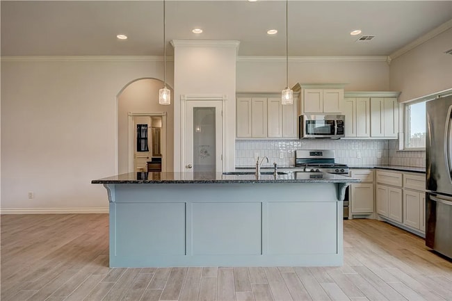 Building Photo - Charming 3-Bedroom Home with 3-Car Garage in Moore!