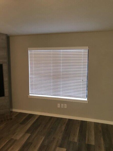 Building Photo - 820 Hardy Springs Cir