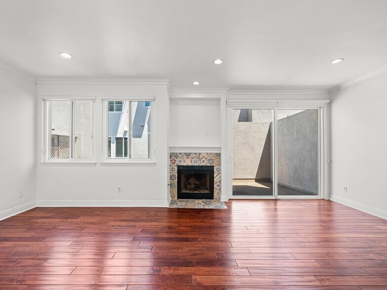Building Photo - 501 Herondo St