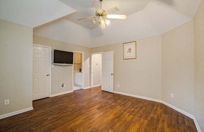 Building Photo - 12427 Shadycrest Dr