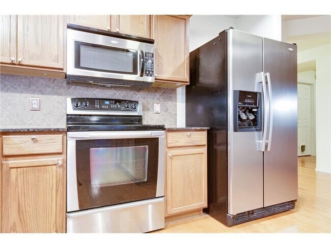 Building Photo - Beautiful single-story home with a front garage featuring a 3-bedroom, 2-bath split floor plan.