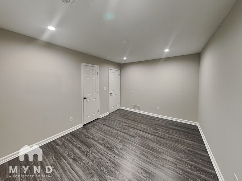 Building Photo - 1224 Classic Dr NE
