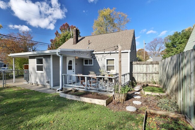 Building Photo - 925 Blenheim Rd