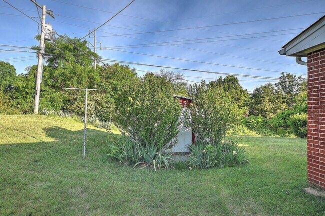 Building Photo - 210 Mt Bethel Rd