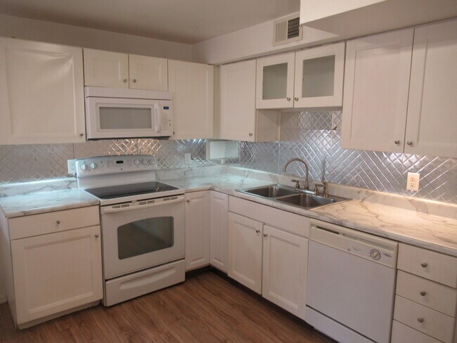 Building Photo - 1511 25th St