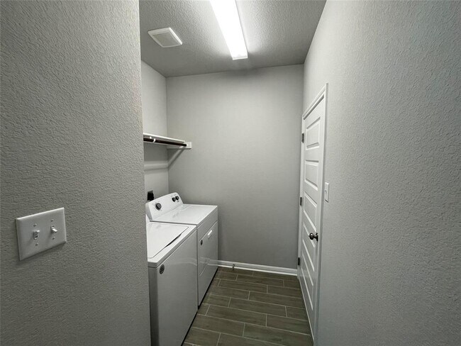 Building Photo - 125 Unforgiven Ln