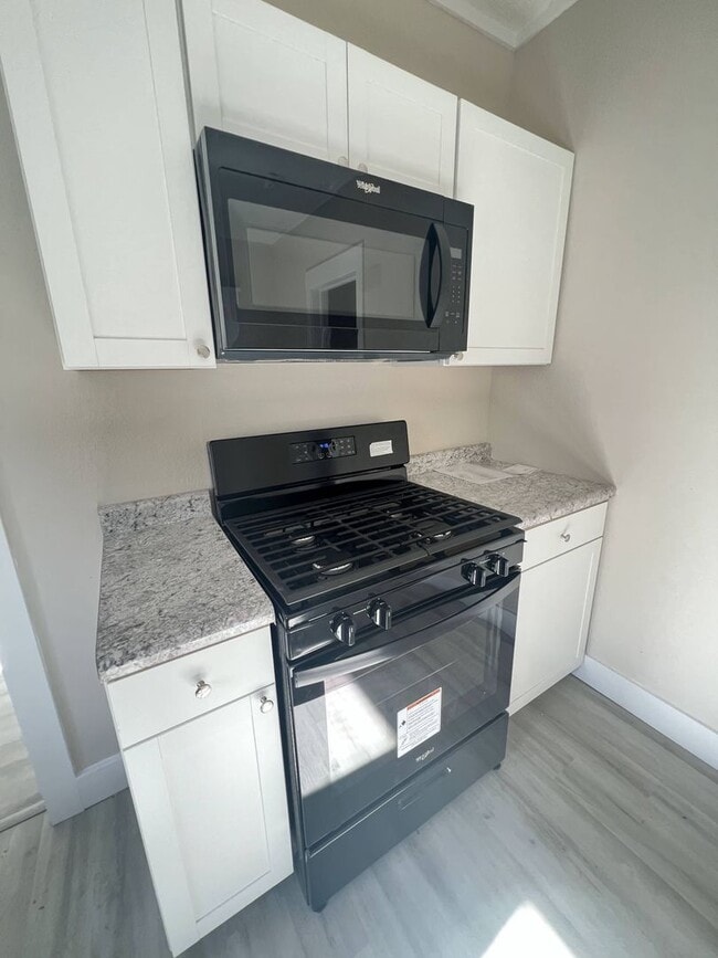 Building Photo - 3 Bed 1 Bath Springfield, MO