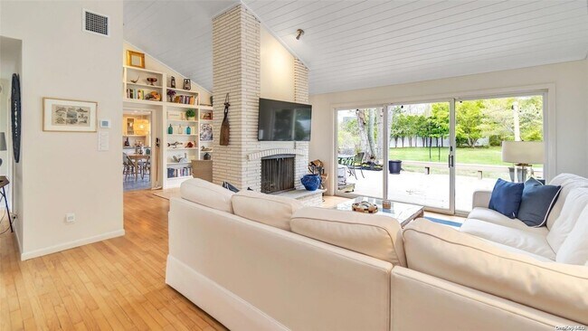 Building Photo - 8 Coolidge Ln