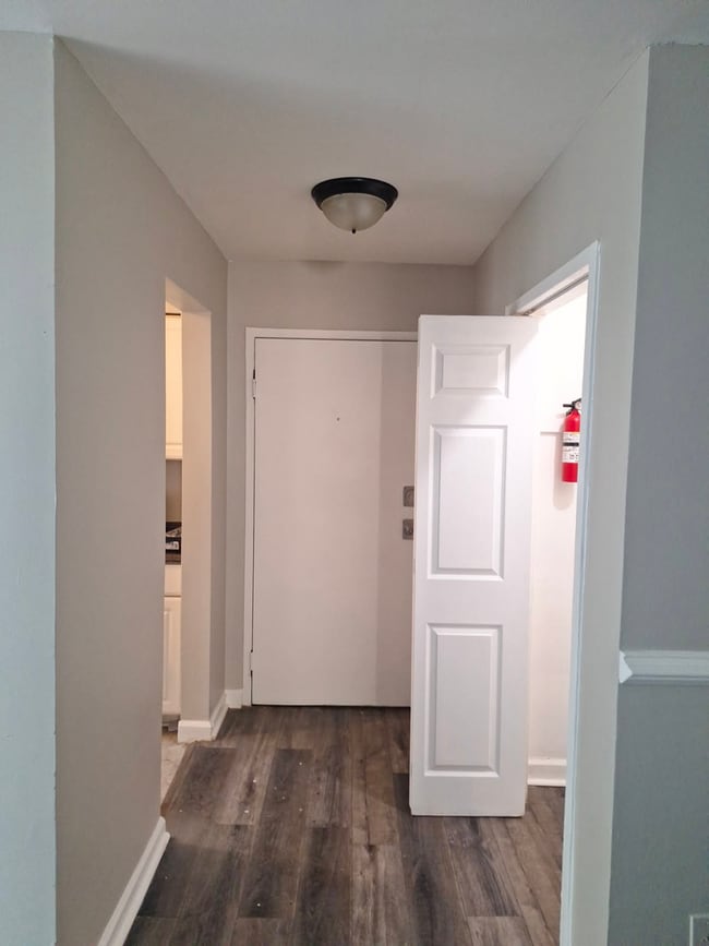 Building Photo - Top-Floor 2-Bedroom Condo in Southwest DC ...
