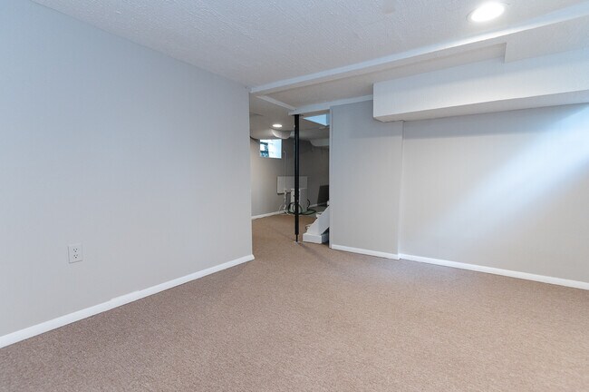 Building Photo - 223 E Pennview Ave