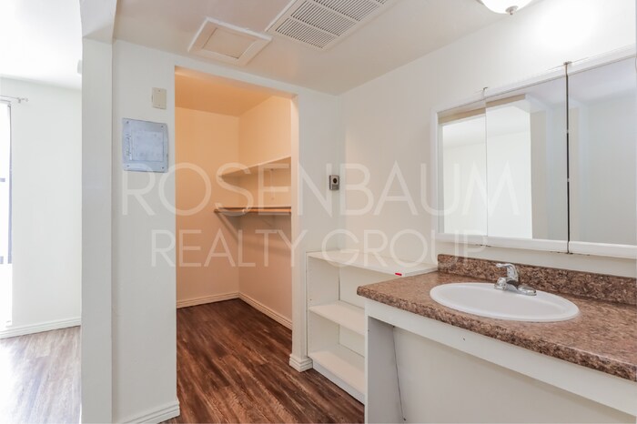 Building Photo - 770 N Dodge Blvd