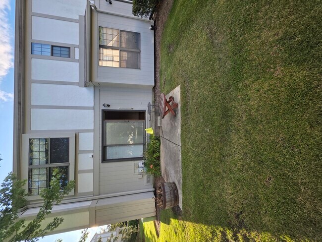 Building Photo - 4601 Olmstead Dr