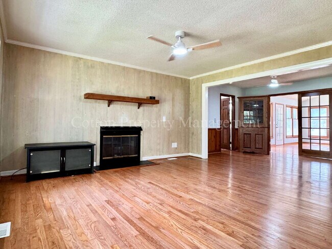 Building Photo - 307 Abbey Ln