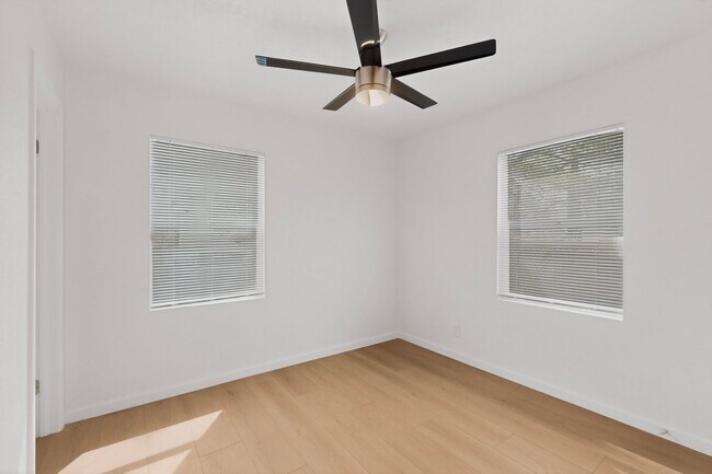 Building Photo - 714-714 Madison St NE