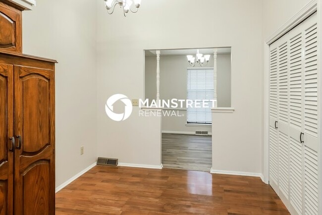 Building Photo - 4 Bedroom Pet-Friendly Home in LEES SUMMIT...