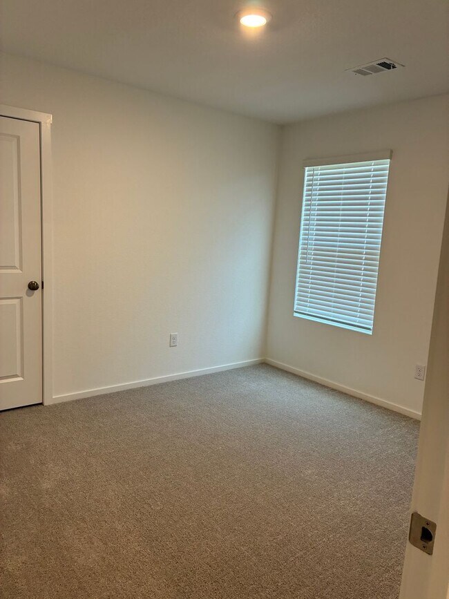 Building Photo - 1406 Manor Ct