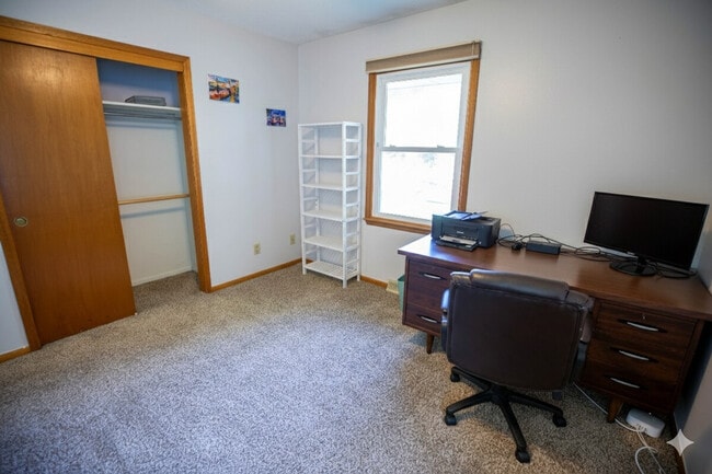 Building Photo - 202 NW Sharmin Dr