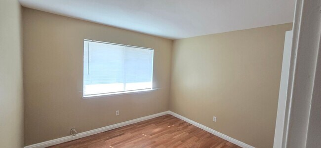 Building Photo - Stunning 2 Bed Condo in Highland | 1 Bath ...