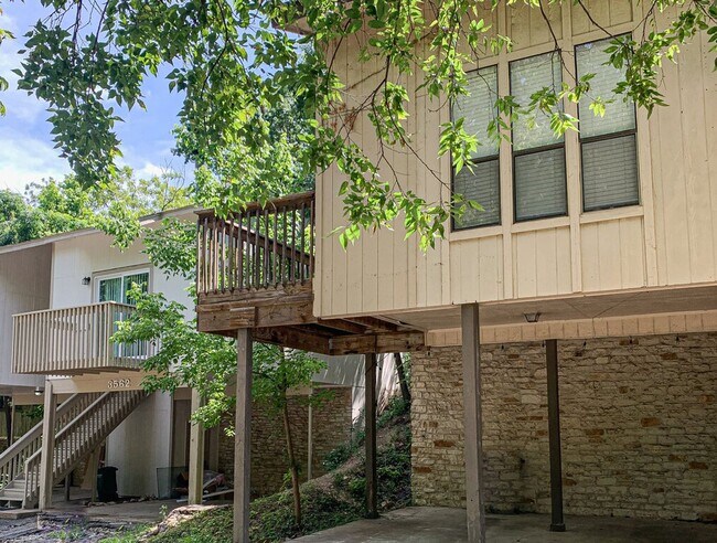 Building Photo - 3558-3560 Ranch Road 2222