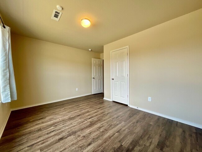 Building Photo - 4401 Olympic Dr