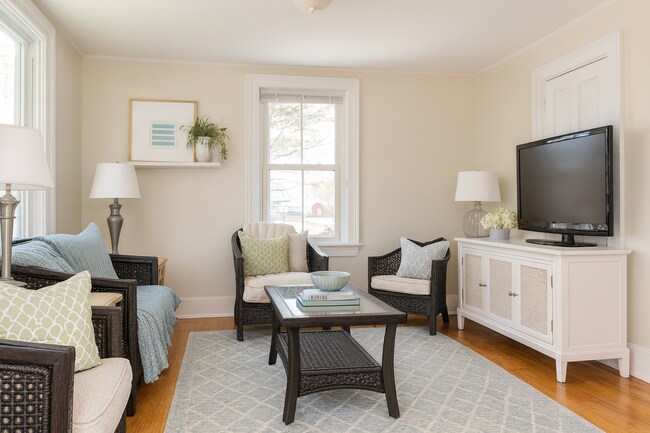 Building Photo - Spacious Renovated Colonial on The Lebanon Green