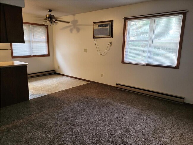 Building Photo - 1325 Henry St