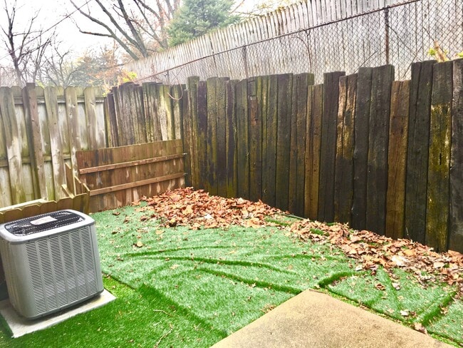 Building Photo - 1337 W Jeth Ct