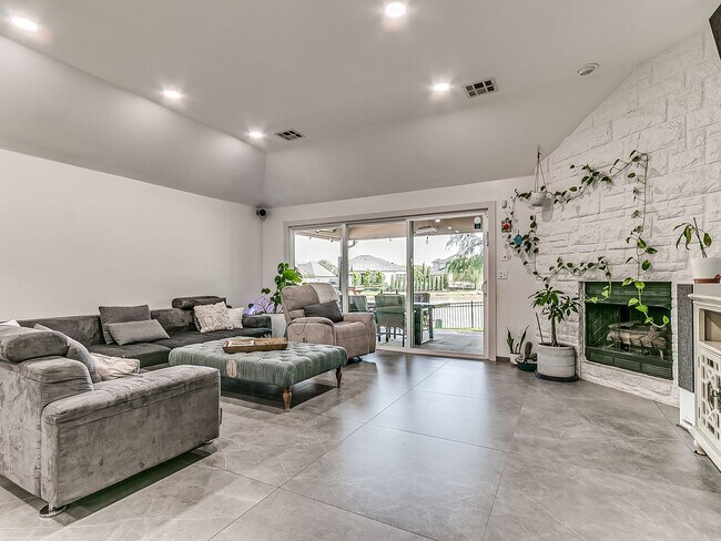 Building Photo - Stunning Home + North Rose Lake + Deer Creek Schools + 4 Bedrooms