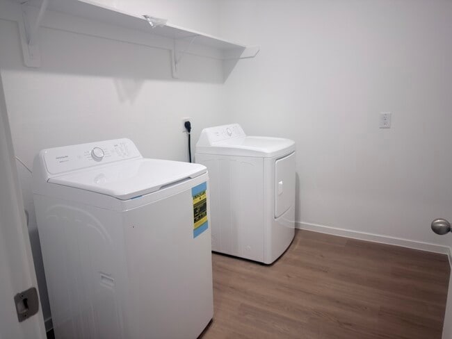 Building Photo - 9122 Serene Hvn Dr