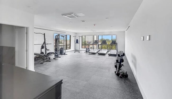 Building Photo - The Avenue