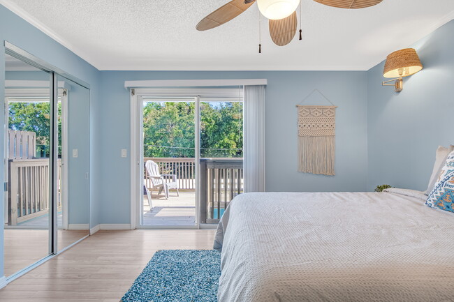 Main Bedroom Leading to Private Terrace - 101 N Pine St