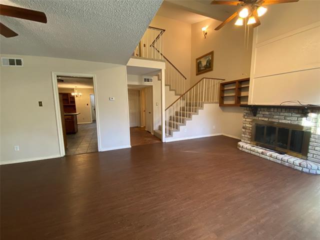 Building Photo - 606 Old Country Rd