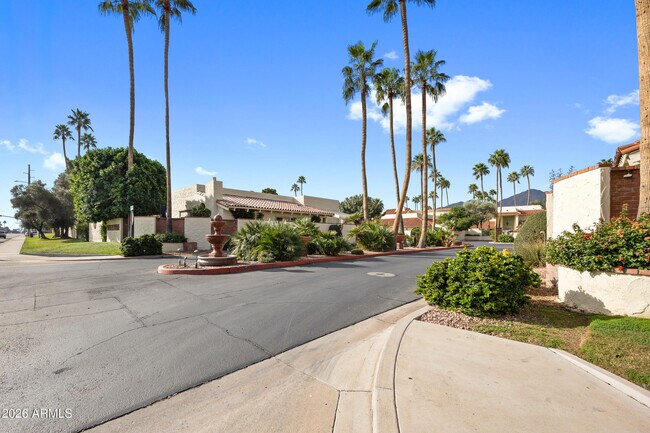 Building Photo - 7118 E Buena Terra Way