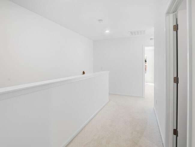 Building Photo - 214 Deercroft Dr