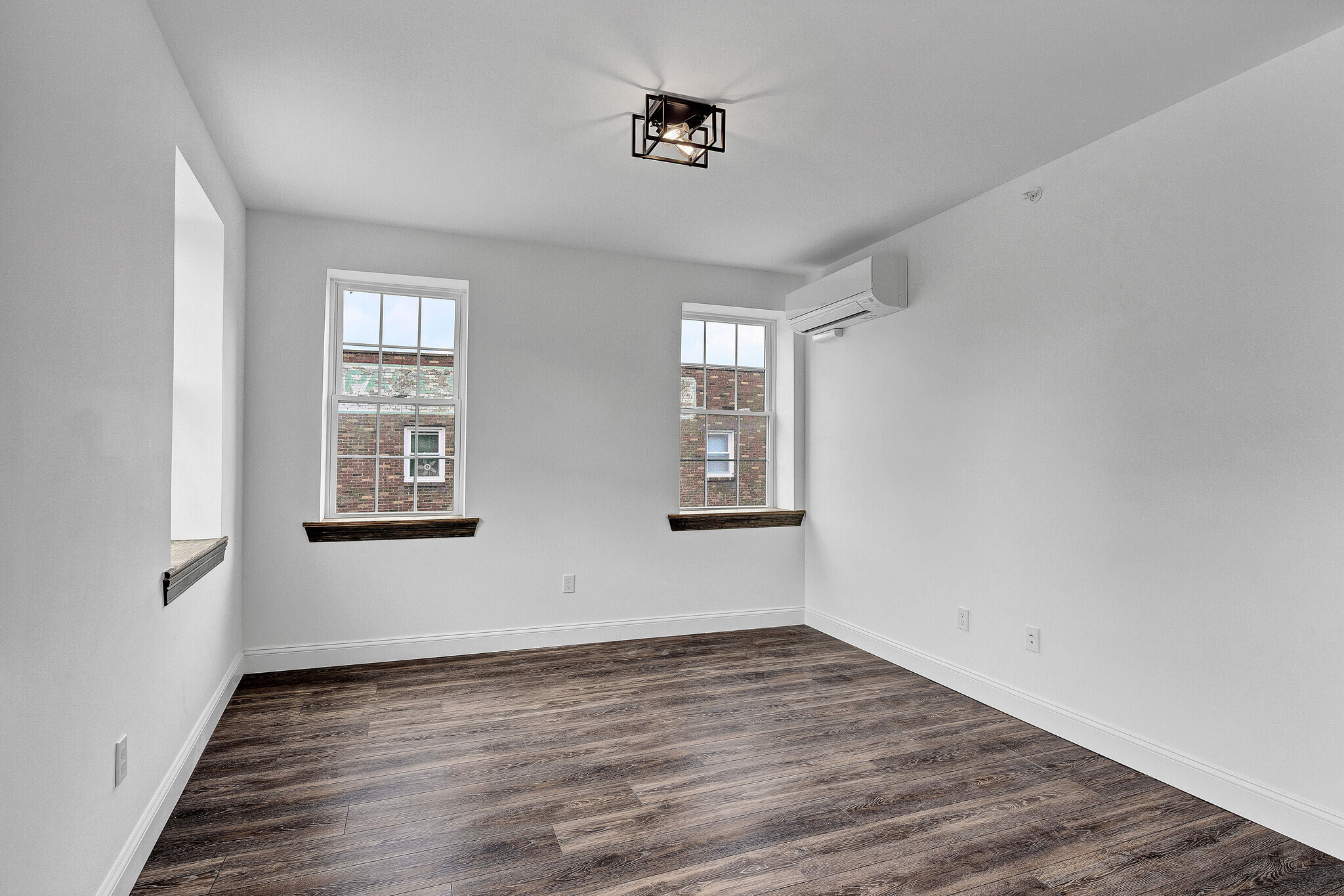 Building Photo - 2-4 Pearl St