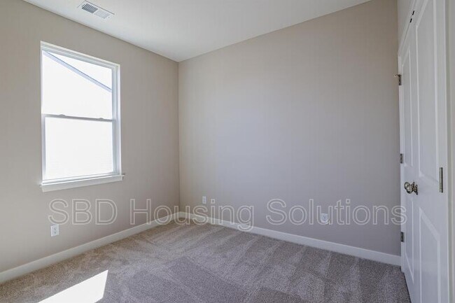Building Photo - 27306 E Oak View Dr