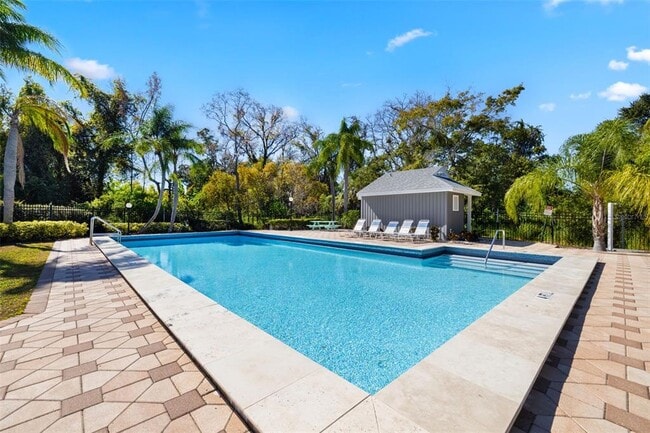 Building Photo - 245 Petrea Dr