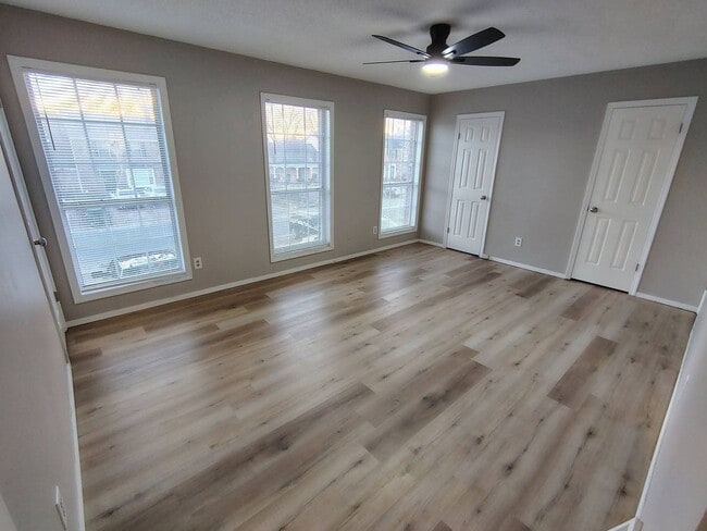 Building Photo - Spacious 2 bedroom 2.5 bath townhome for lease