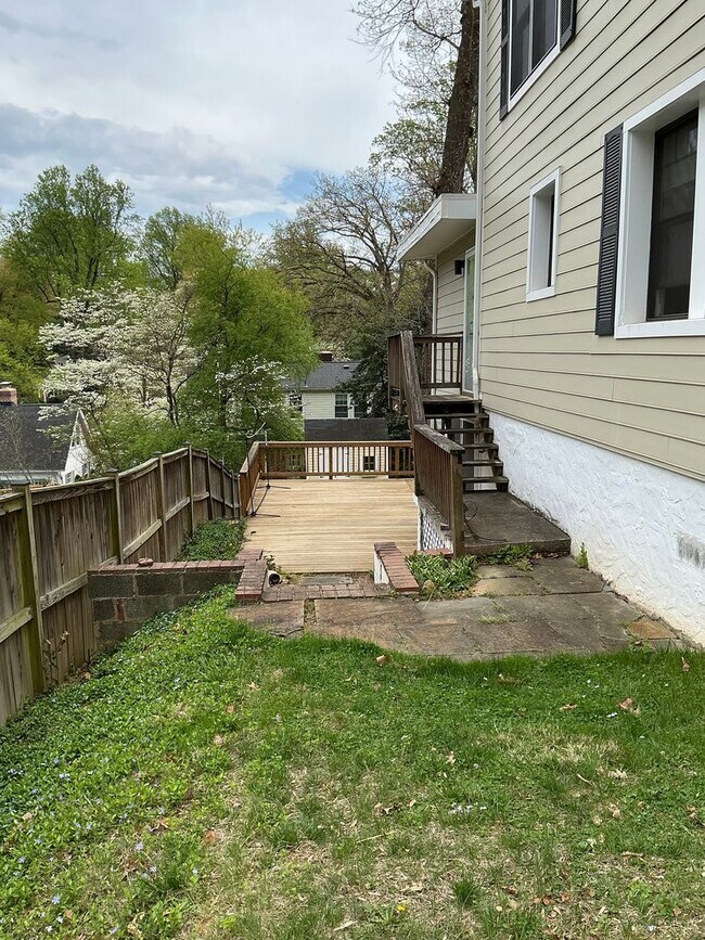 Building Photo - Fully remodeled 4BR 2.5BA colonial in 4 corners area of Silver Spring