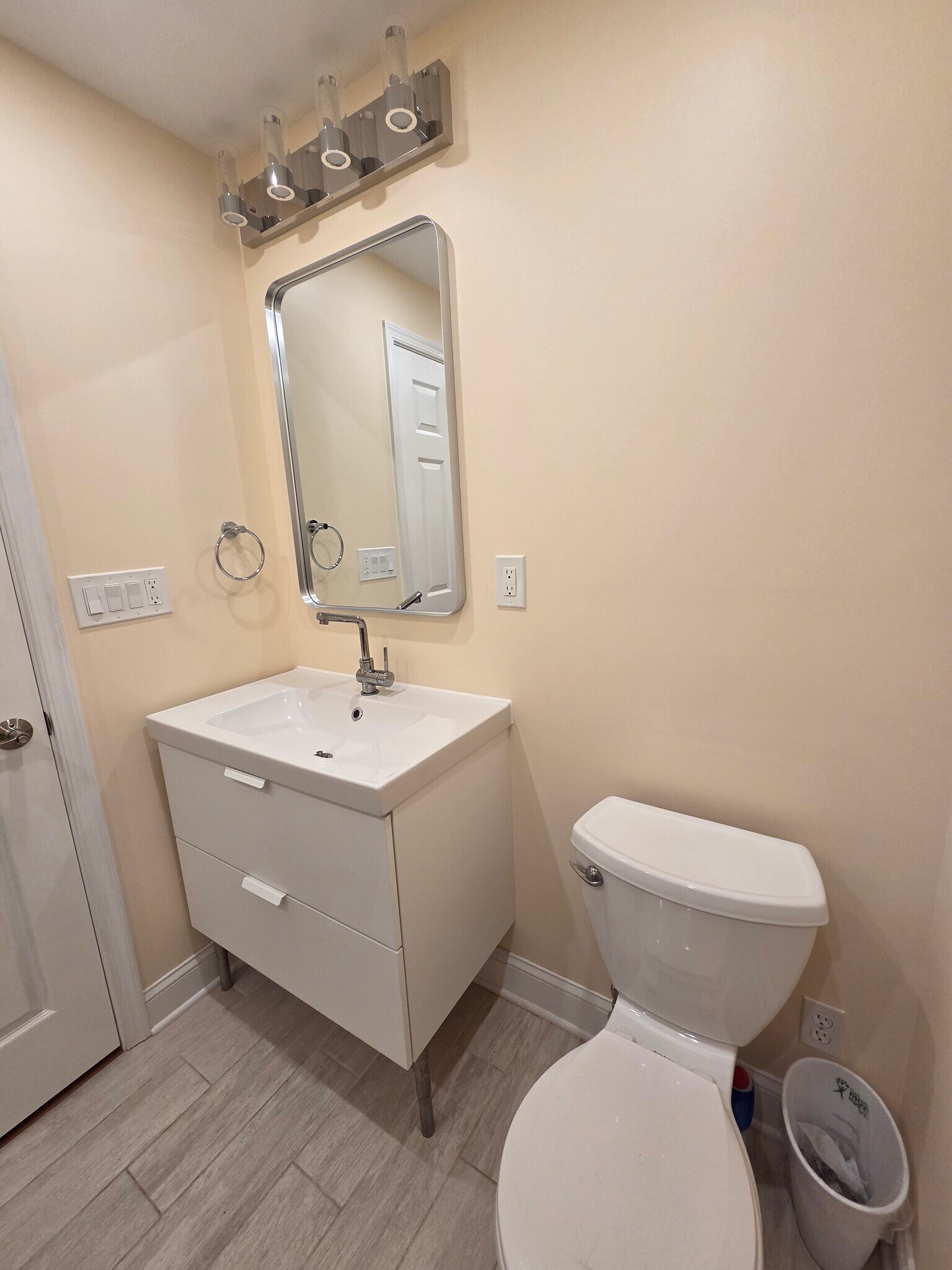 Building Photo - 3308 Fleet St