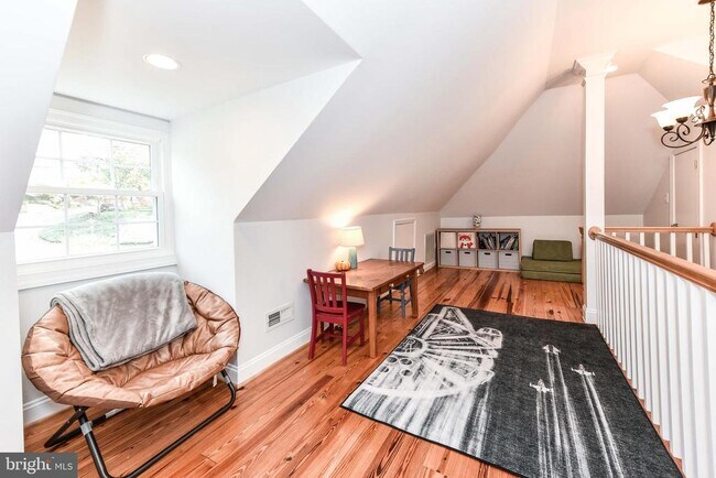 Building Photo - 3061 N Oakland St