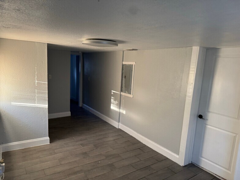 Building Photo - 9402 N 16th St