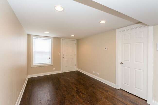 Building Photo - 1617 N Fairfield Ave