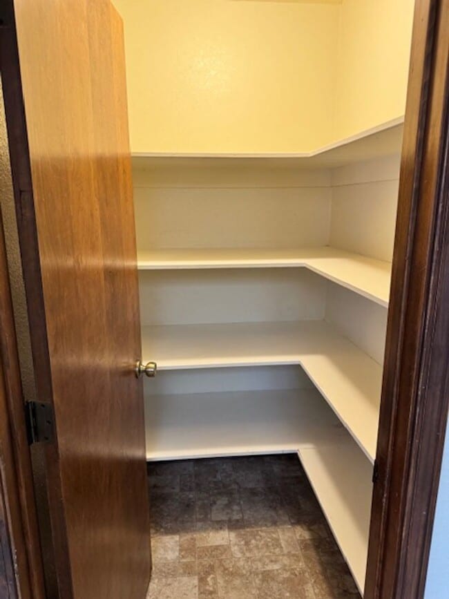 Building Photo - Arroyo Manor 3 Bedroom- with bonus room and 2 car garage!