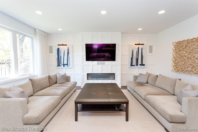 Building Photo - 25925 York Rd