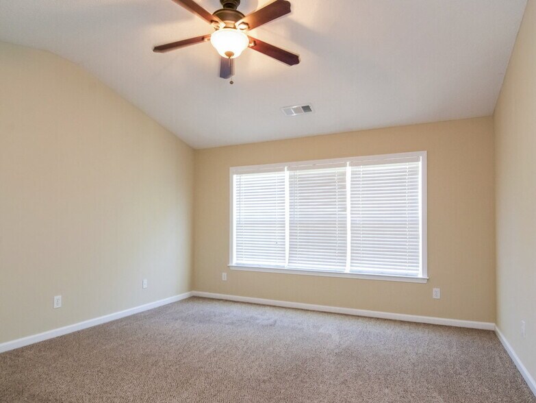 Building Photo - 3515 Ridgefair Dr